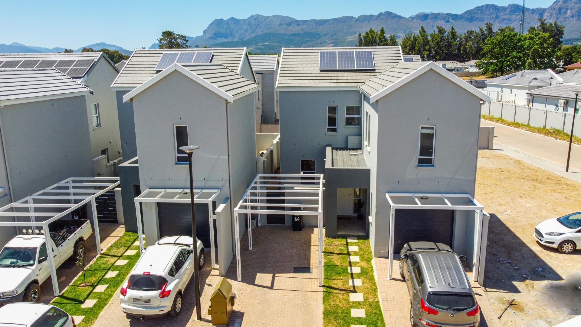 3 Bedroom House for sale in Klein Parys 63 Mountain Crest Private Estate P24113912117