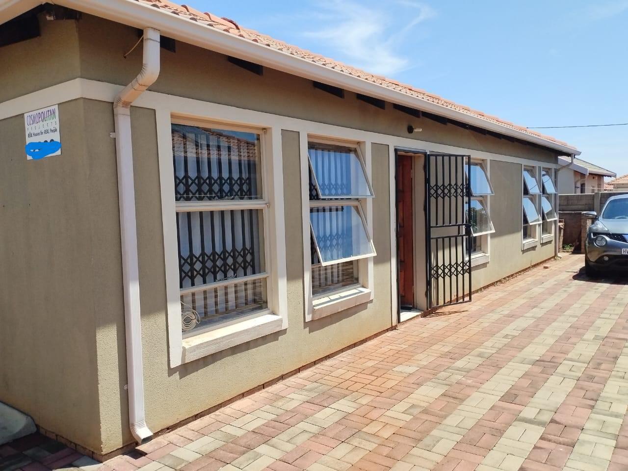 3 Bedroom House for sale in Rosslyn P24114029112