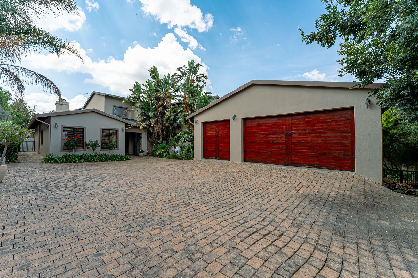 4 Bedroom House for sale in Featherbrooke Estate 17/965 Tarentaal Avenue P24114029281