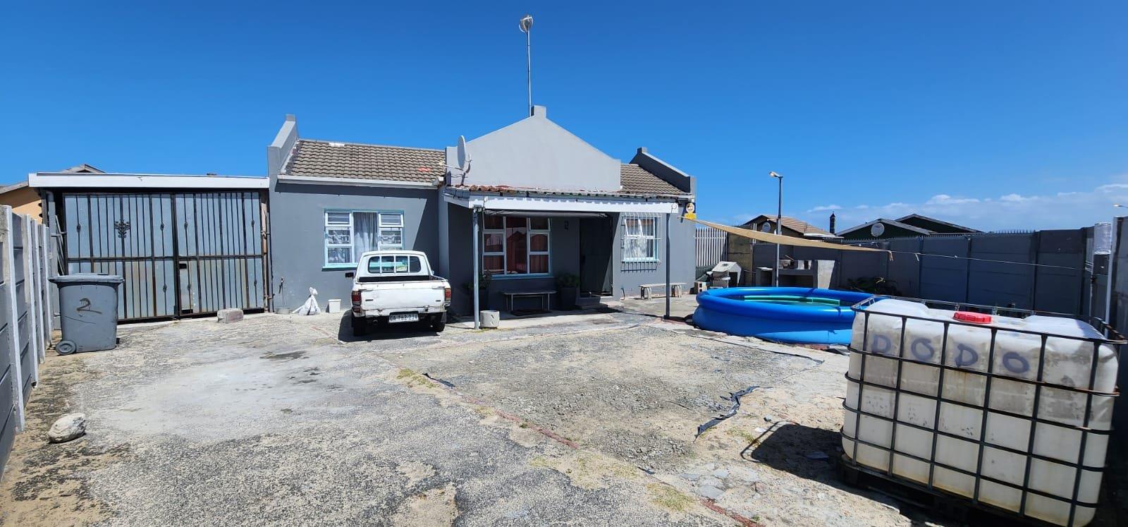 3 Bedroom House for sale in Eastridge P24114030757