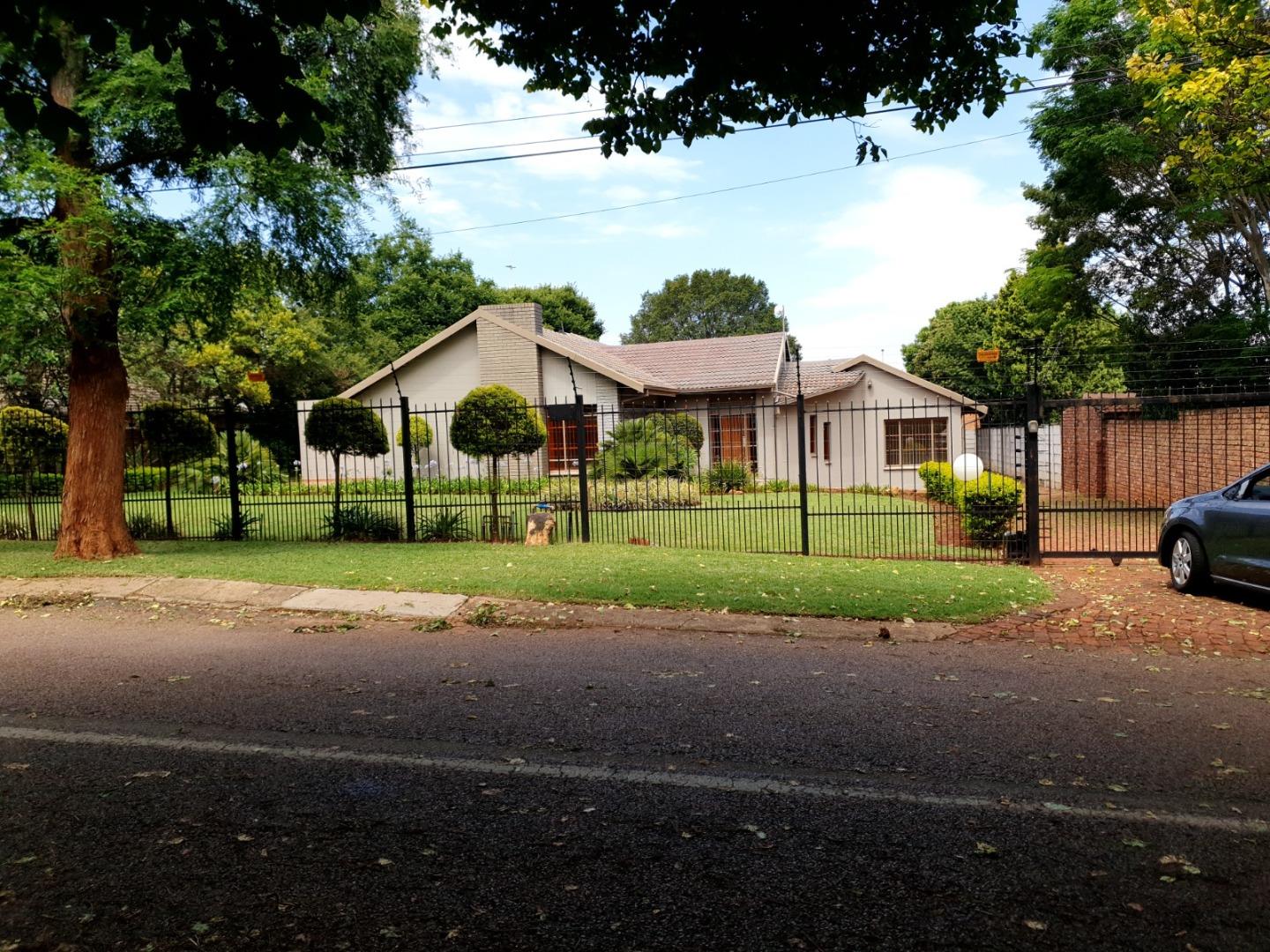 8 Bedroom House to rent in Lynnwood Room 8 Lynnwood, 507 Dawn Road