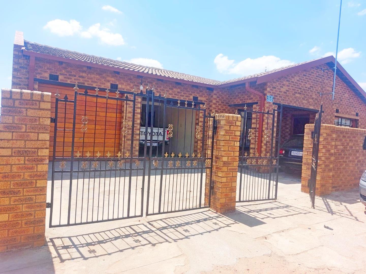 3 Bedroom House for sale in Tembisa Central P24114031410