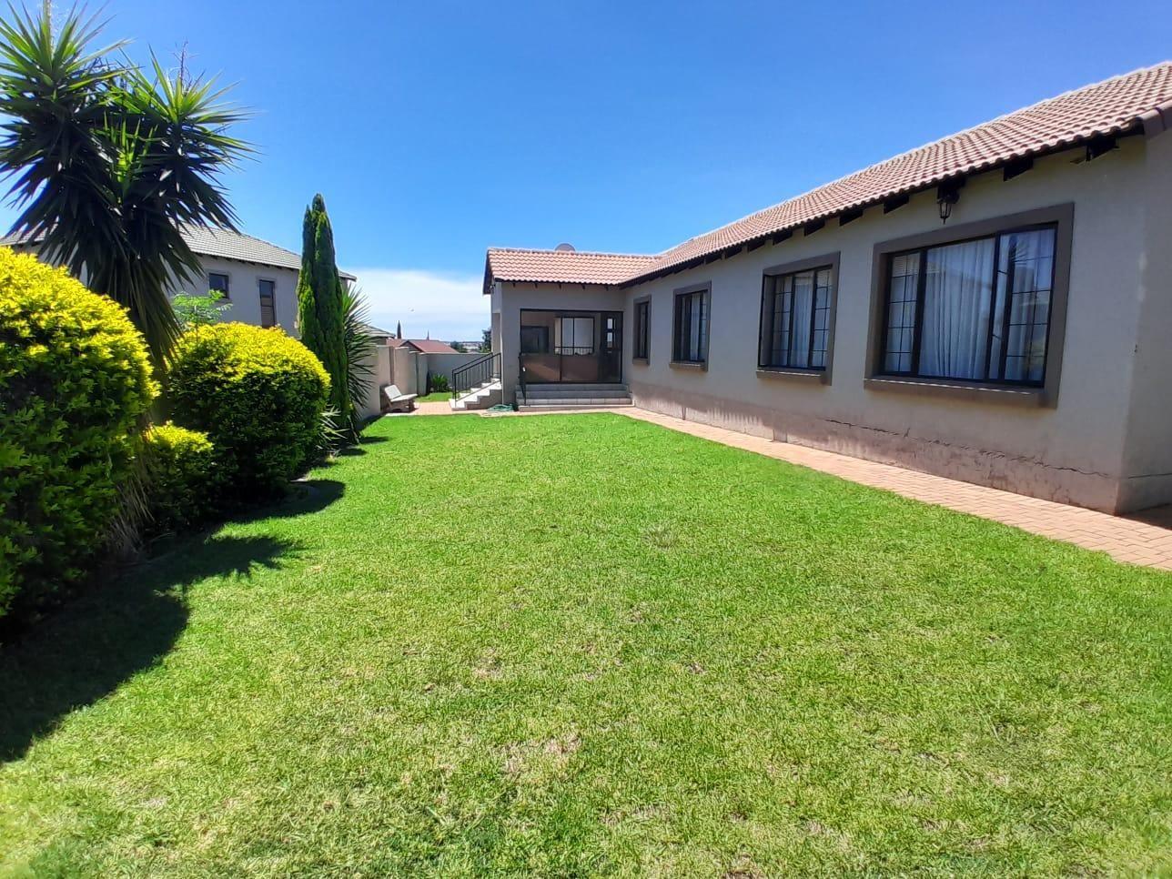 Thatch Hill Estate Property Houses to rent in Thatch Hill Estate