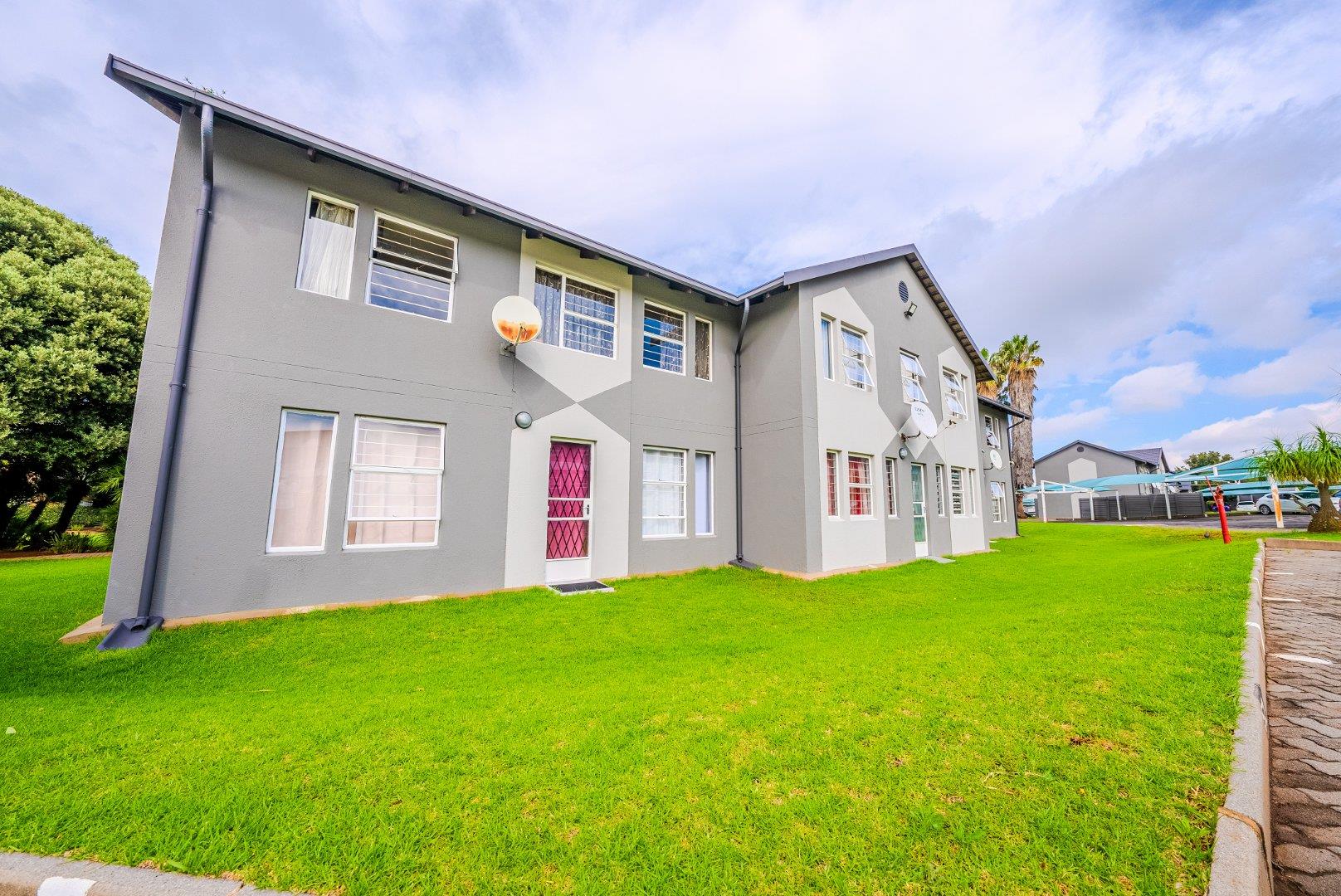 2 Bedroom Apartment / flat for sale in Ridgeway P24114031964