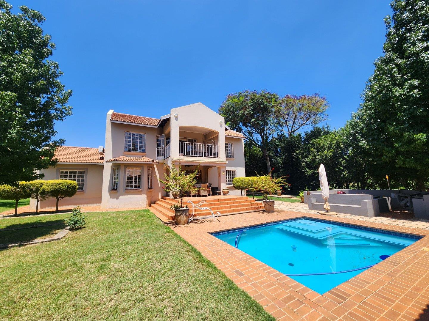 Farm for sale in Kameeldrift East P24114032015