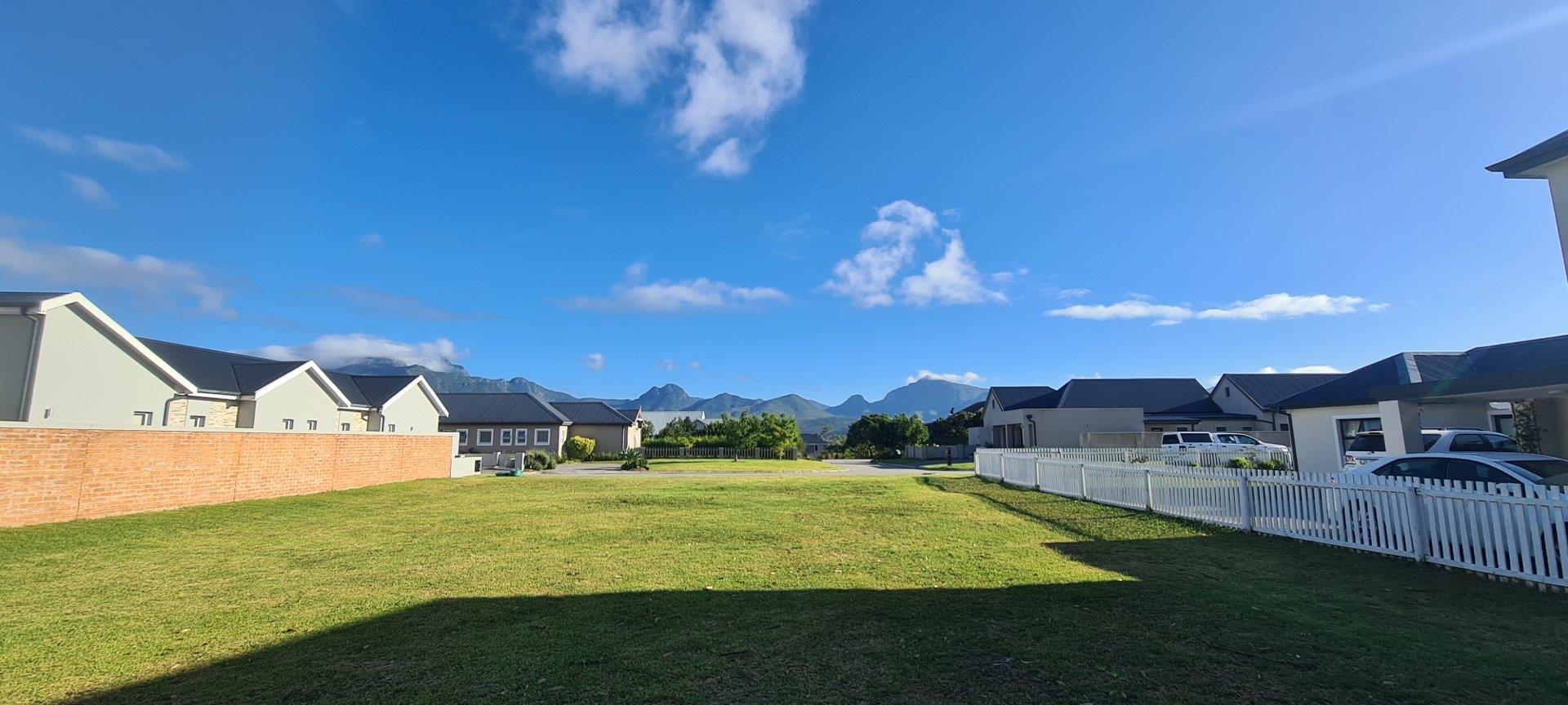 4 Bedroom House for sale in Kraaibosch Manor P24114032090