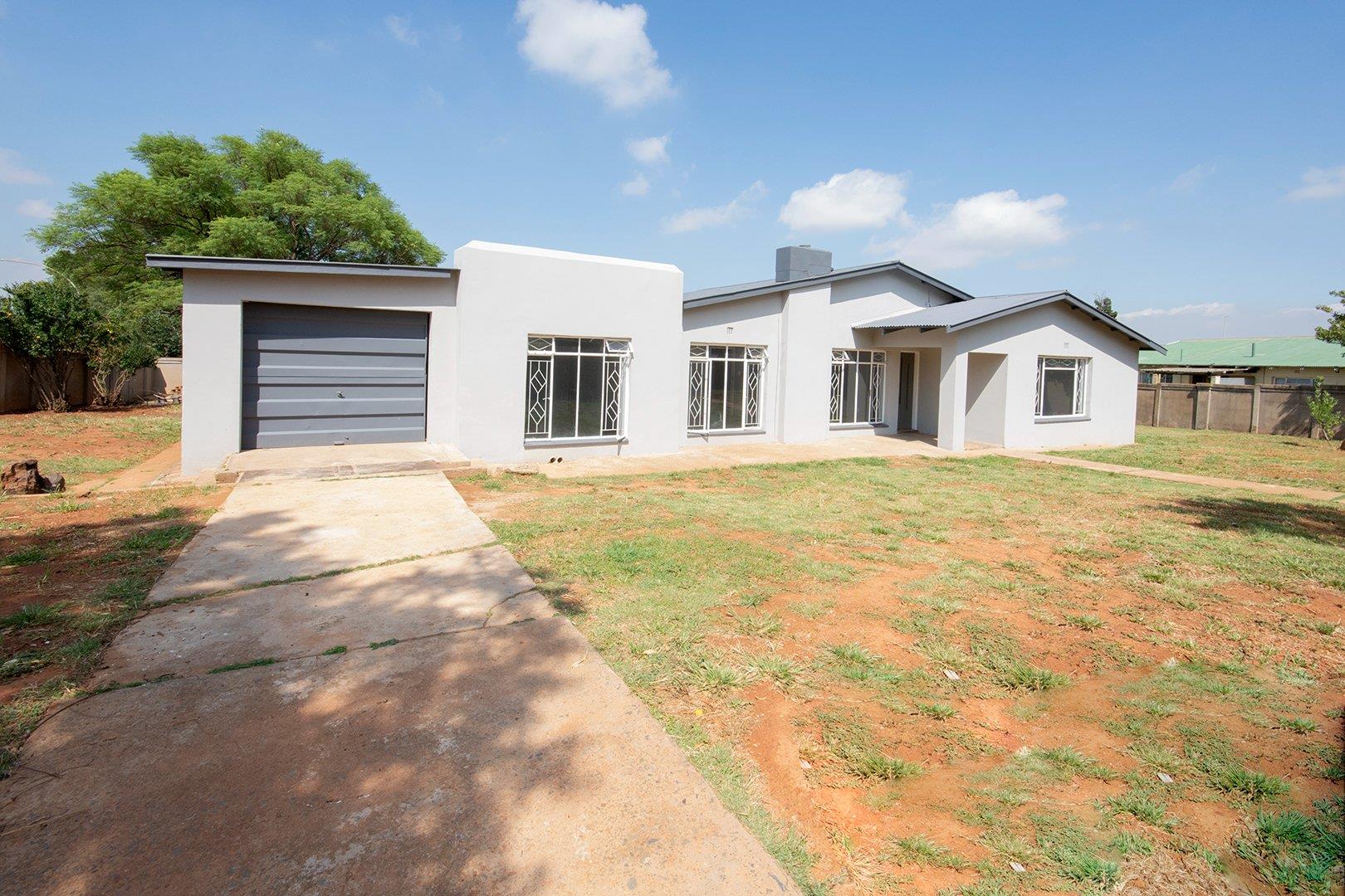 3 Bedroom House for sale in Rensburg 69 Walker Street P24114032627