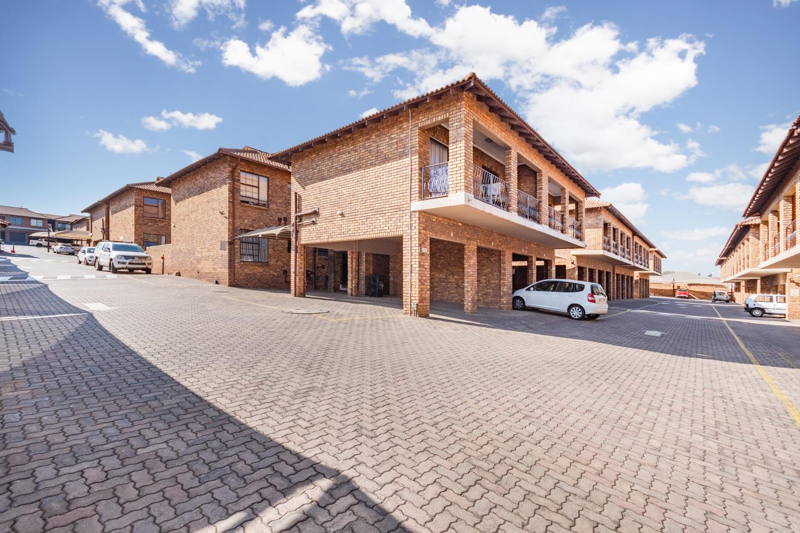 2 Bedroom Apartment / flat for sale in Albemarle Norton Heights, 162