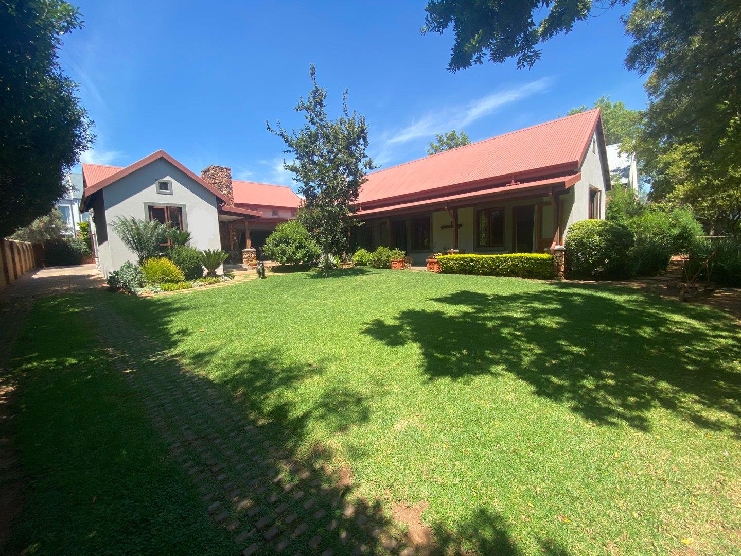 5 Bedroom House for sale in Southdowns Estate P24114033089