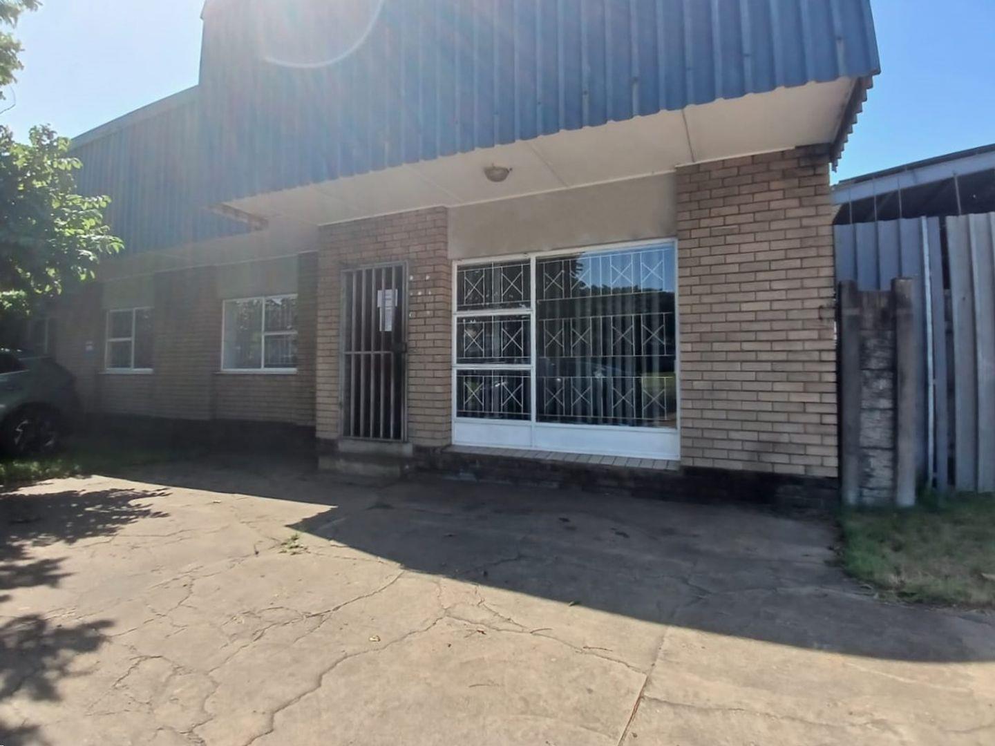 Industrial property to rent in Alton P24114033555