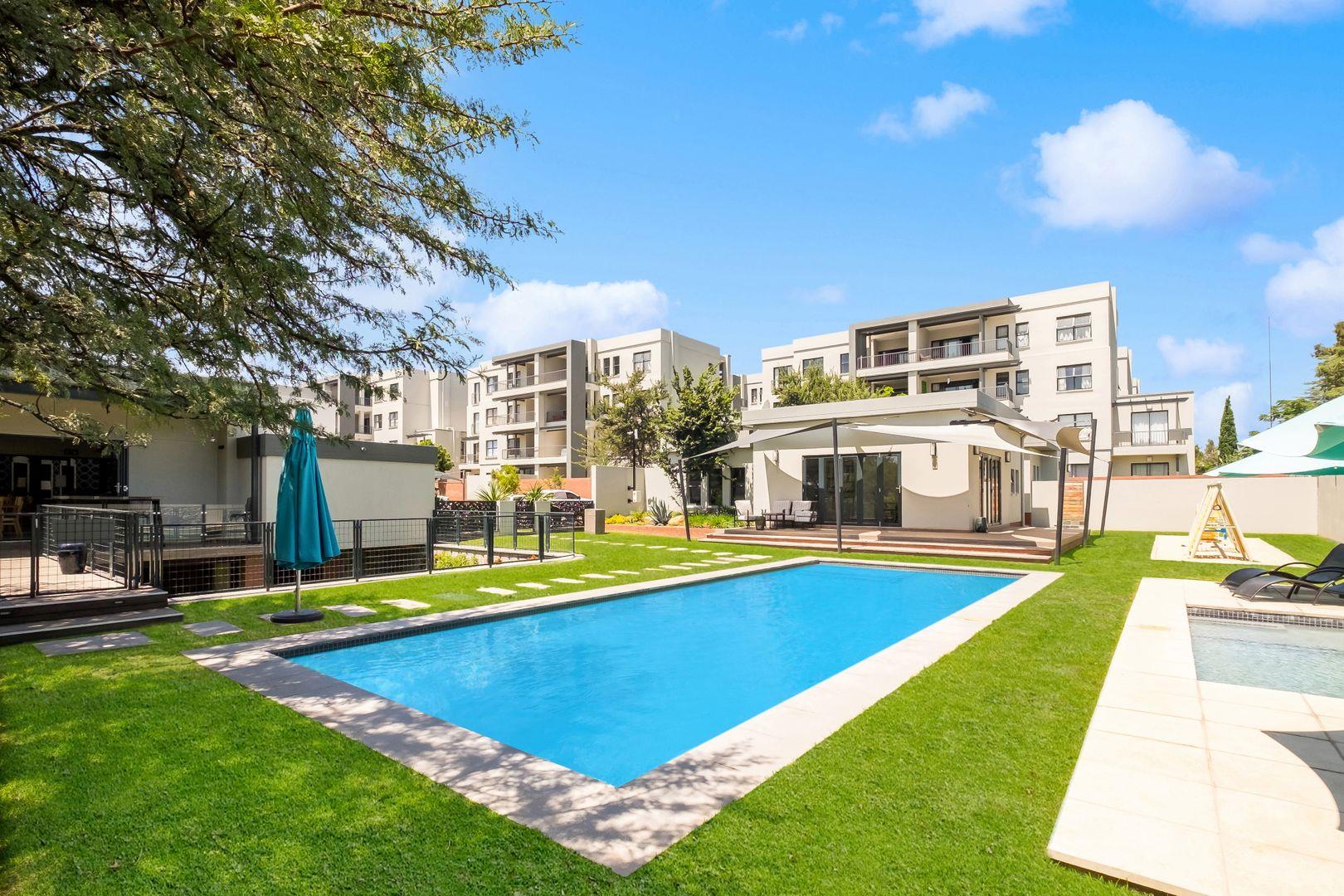 2 Bedroom Apartment / flat for sale in Kyalami Ridge P24114034528