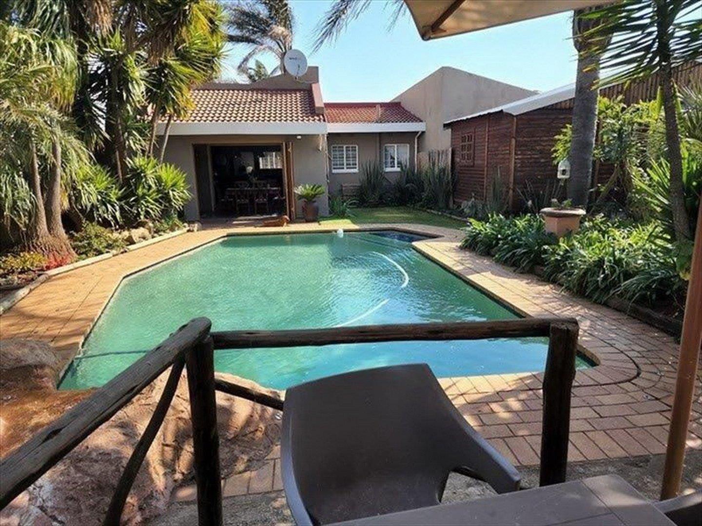 3 Bedroom House for sale in Bonaero Park 132 Carp Road P24114034542