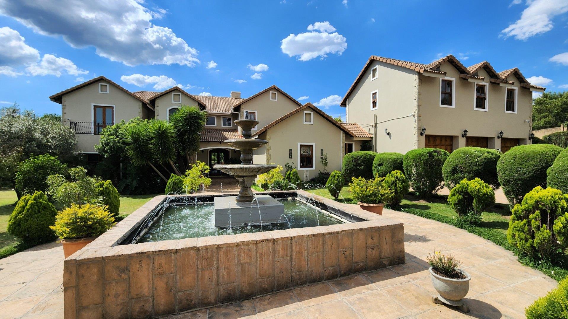 7 Bedroom House for sale in Chartwell P24114034657