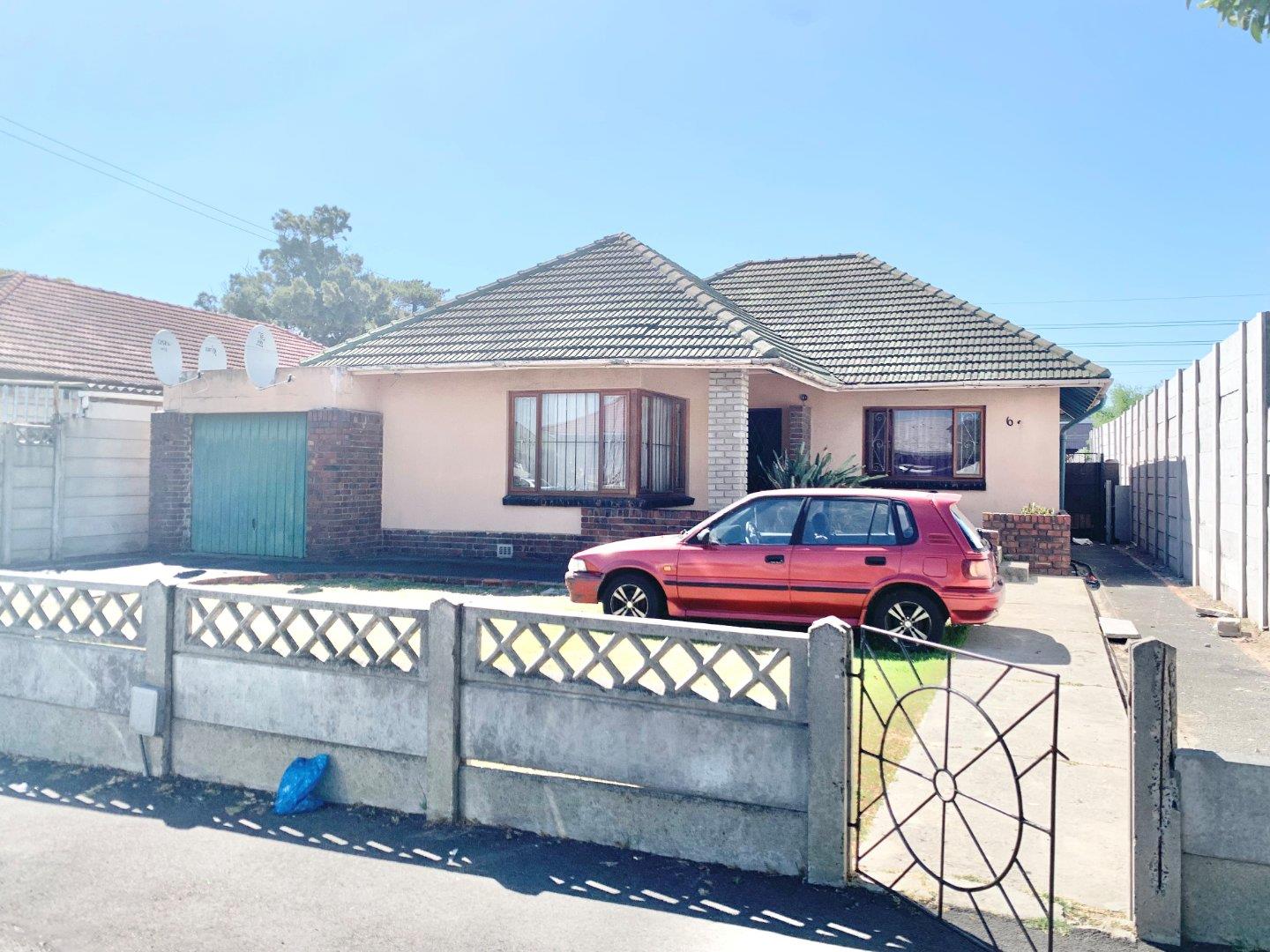 3 Bedroom House for sale in Parow Valley 63 Hofmeyer Street P24