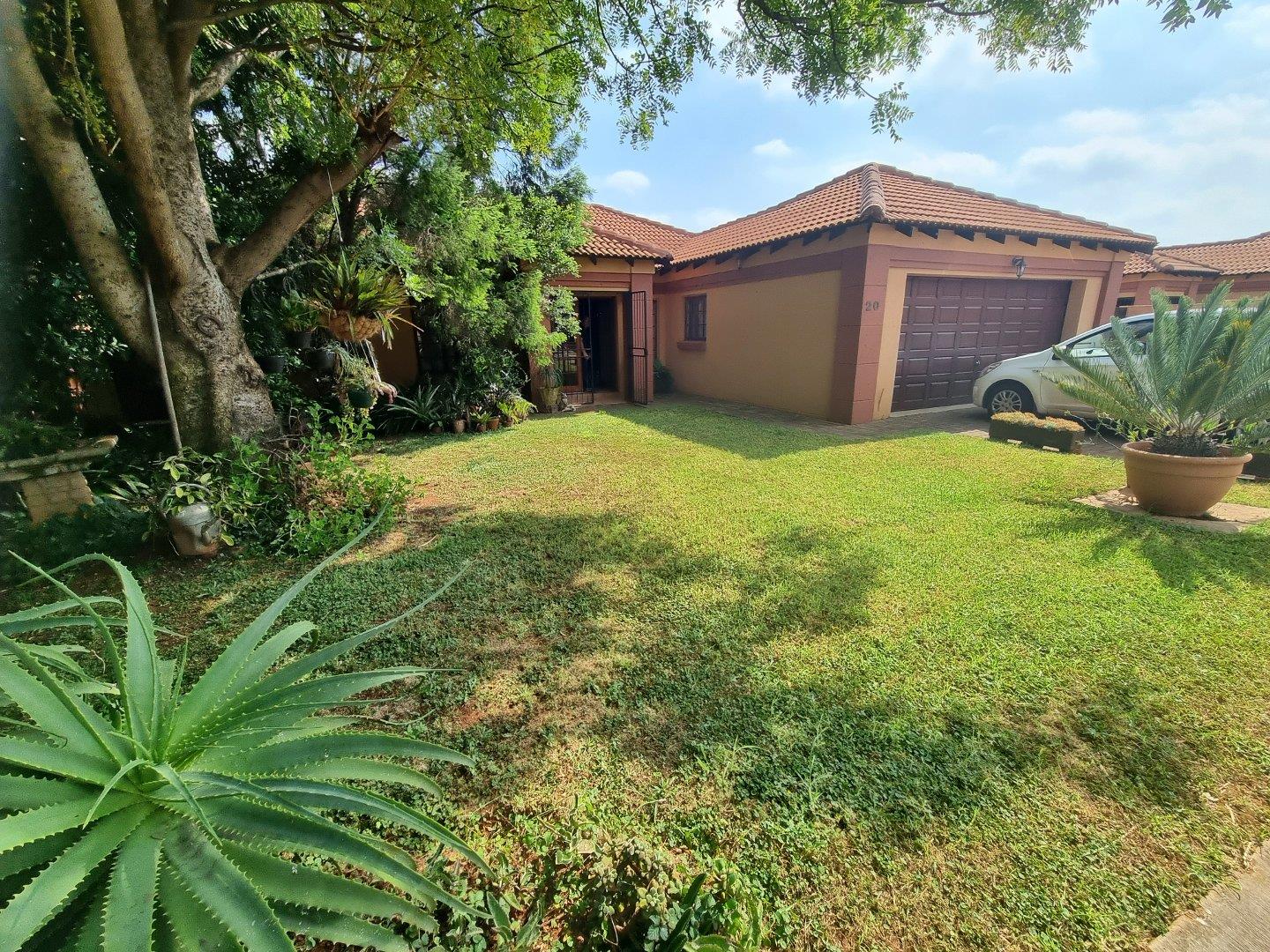 2 Bedroom House for sale in Heatherview P24114036870