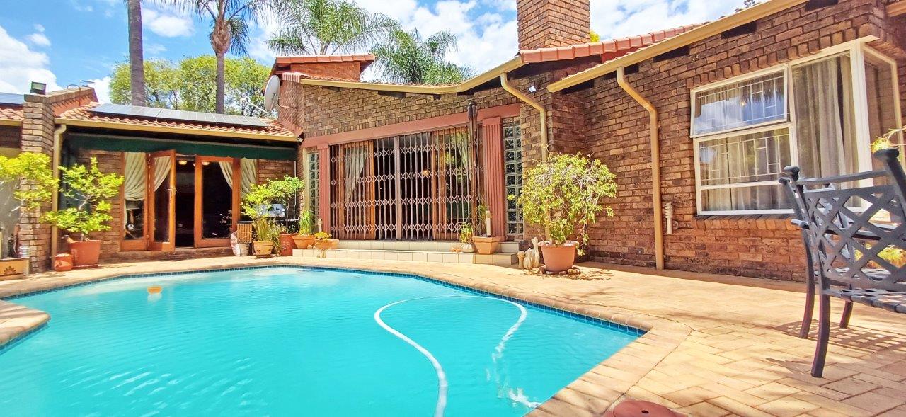 5 Bedroom House for sale in Dowerglen 23 Wild Pear Avenue P24114037009