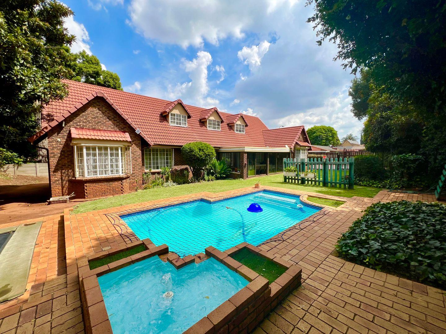 3 Bedroom House for sale in Hazeldene 9 Audrey Crescent P24114049114