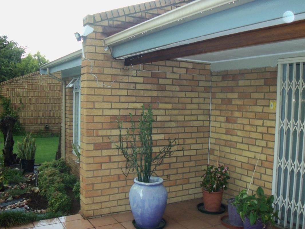 4 Bedroom Townhouse for sale in Middelburg Central P24114037489