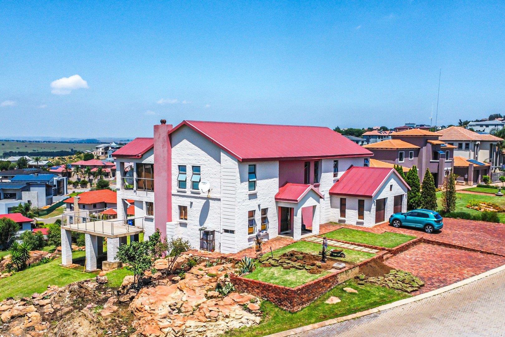 3 Bedroom House for sale in Aquavista Mountain Estate P24114037916