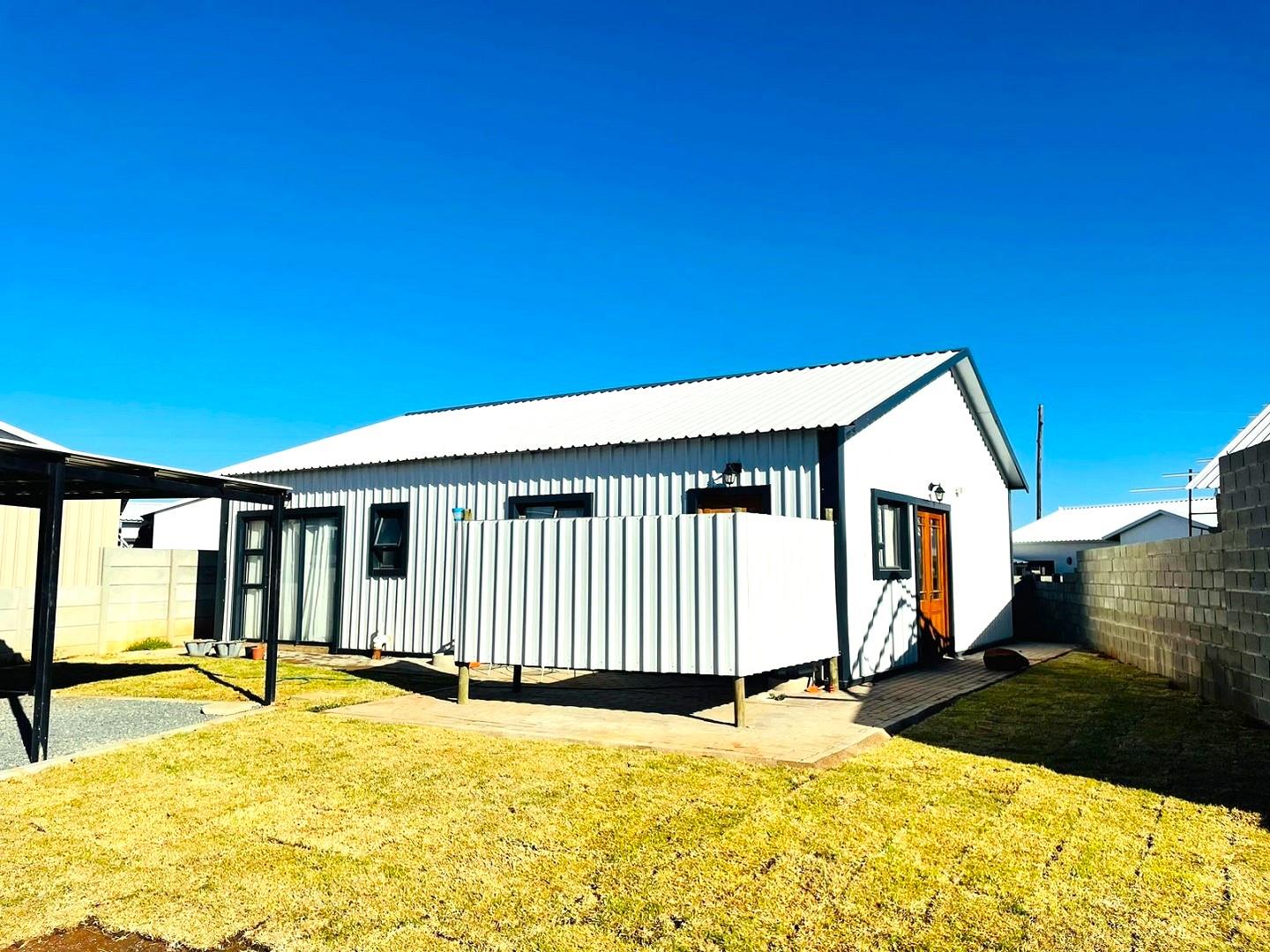 3 Bedroom House for sale in Orania P24113068058