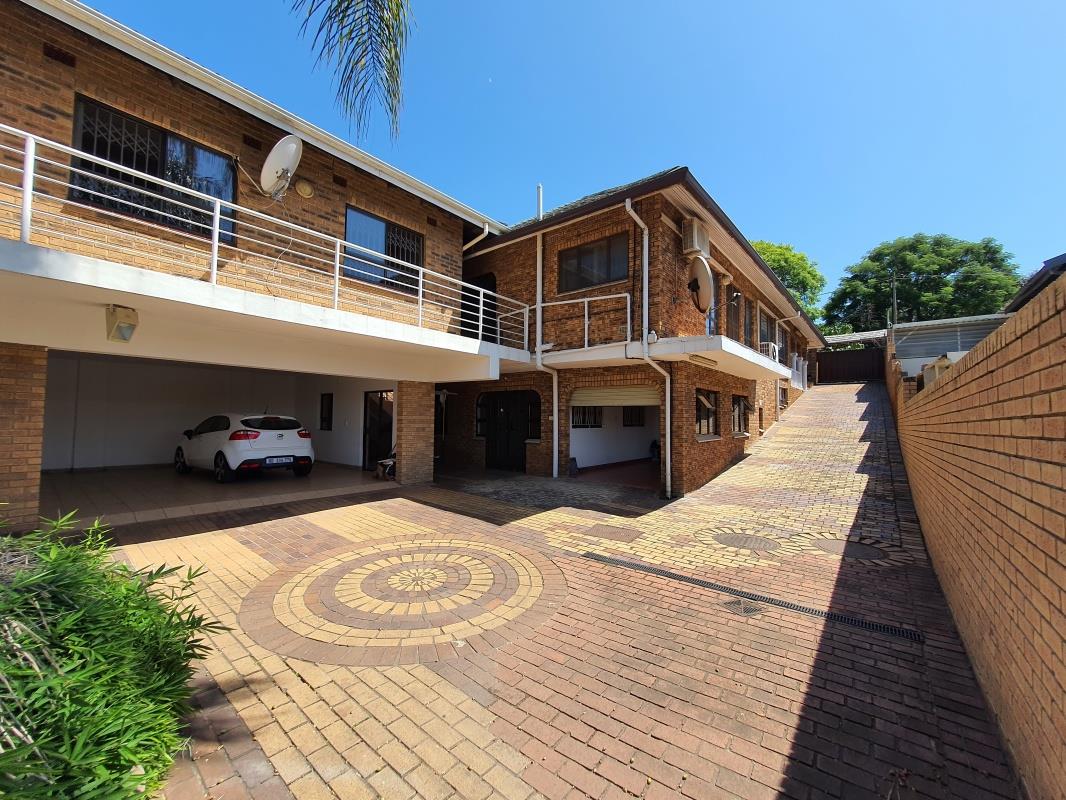 8 Bedroom House for sale in Mobeni Heights 11 Jacaranda Avenue P24