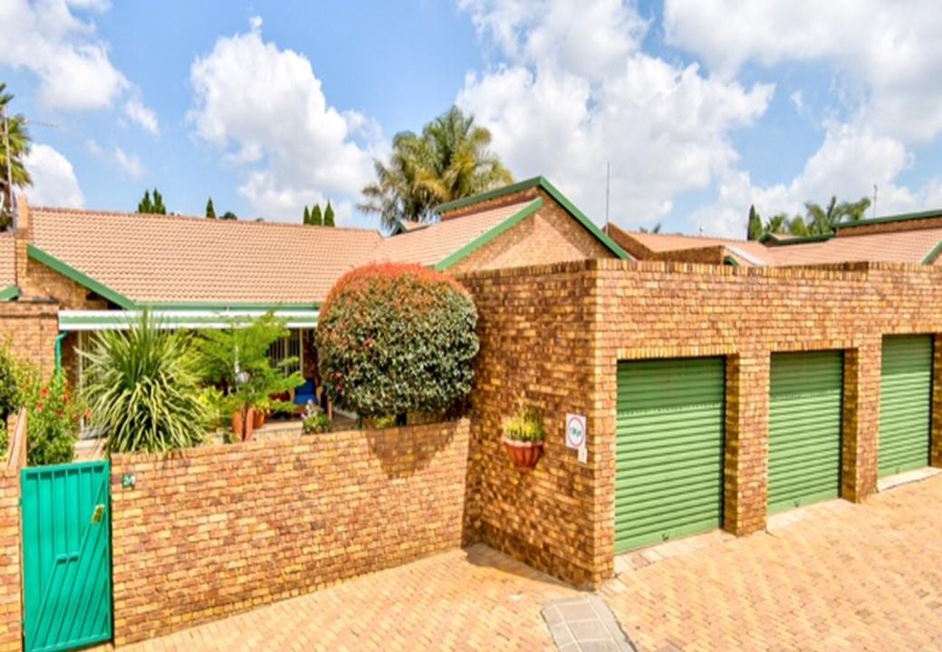 3 Bedroom Townhouse to rent in Glen Marais P24114041028