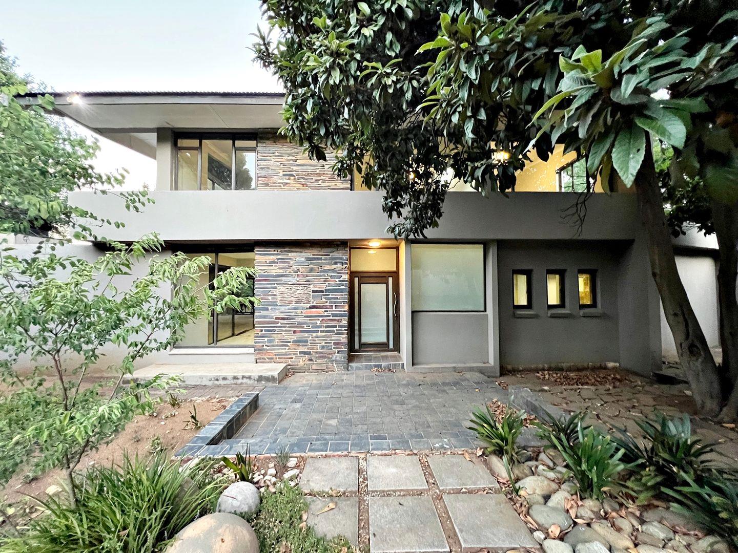 4 Bedroom House for sale in Waverley P24114041802