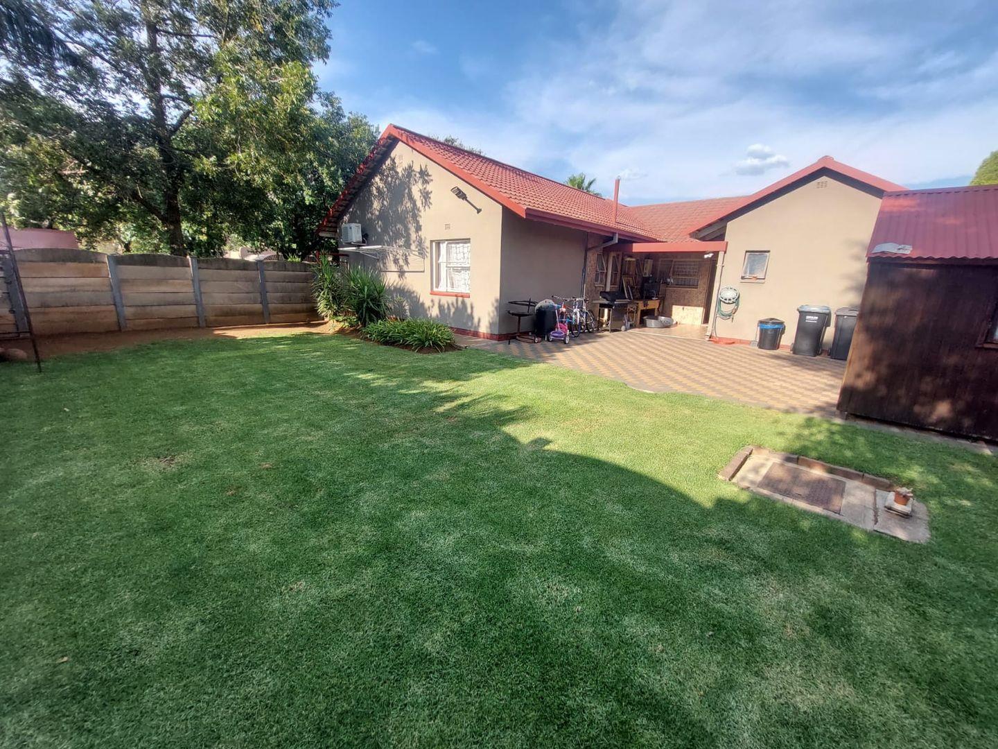 4 Bedroom House for sale in Vanderbijlpark SE 6 P24114041825