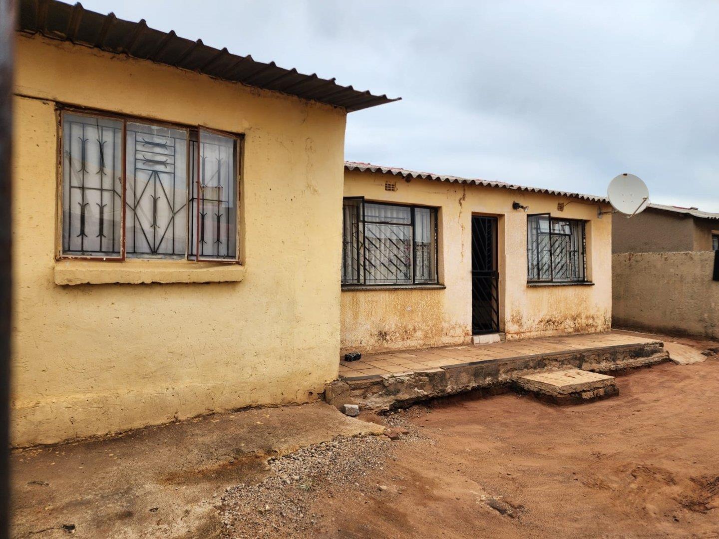 2 Bedroom House for sale in Tembisa Central P24114041845