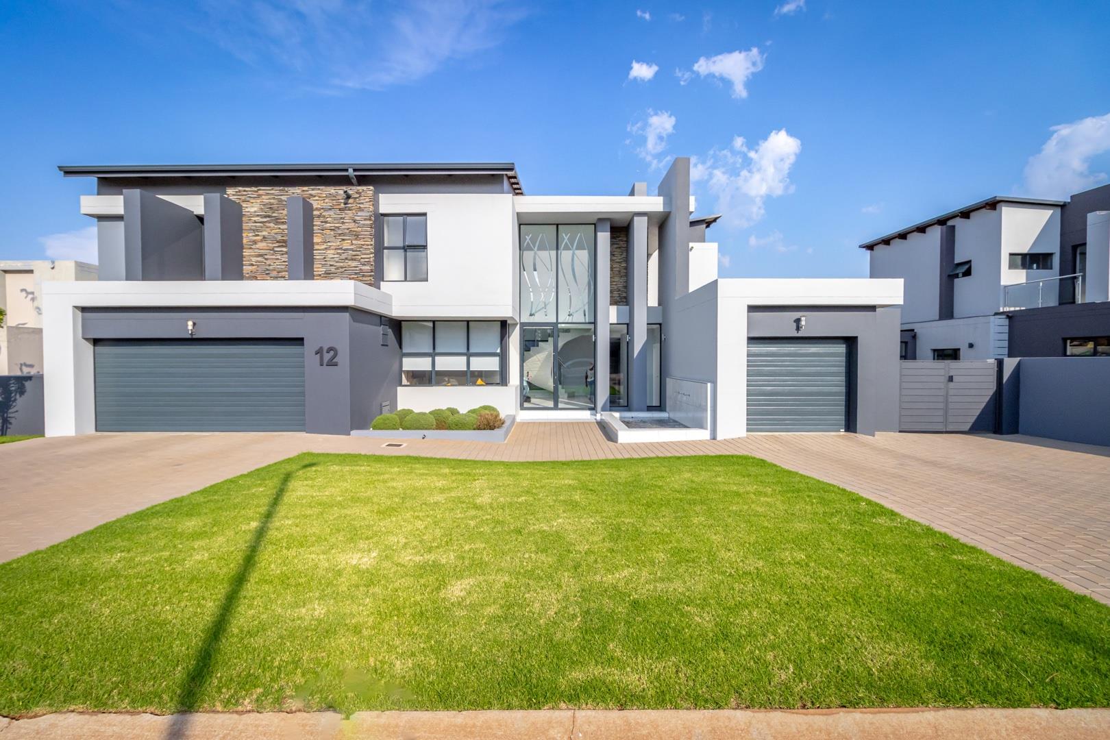 5 Bedroom House for sale in Midstream Ridge Estate P24114019086