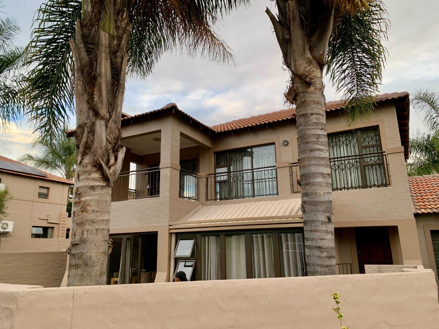 3 Bedroom House for sale in Ruimsig Country Estate P24114042782