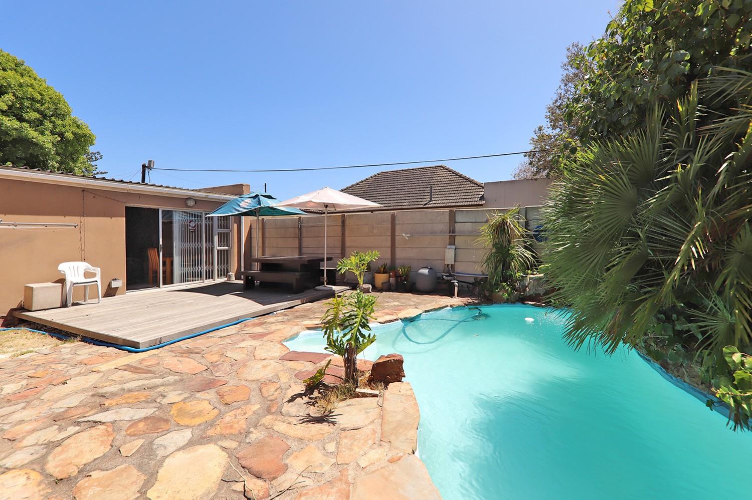 3 Bedroom House for sale in Kenwyn P24114043650