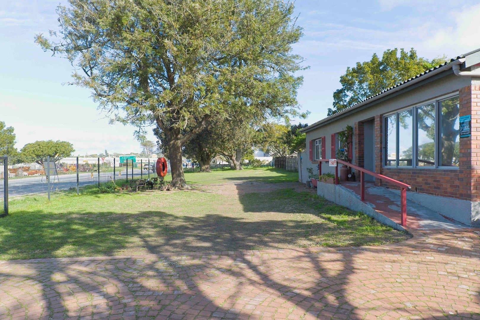 4 Bedroom House for sale in Charlo 74 17th Avenue Avenue P24114290769