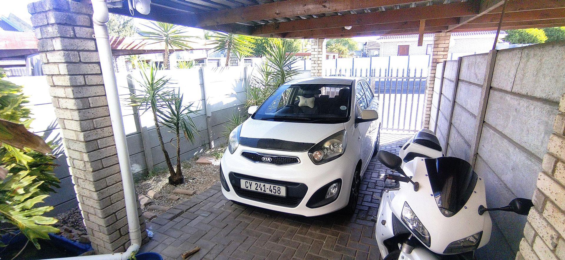 2 Bedroom House for sale in Oakglen P24114044393