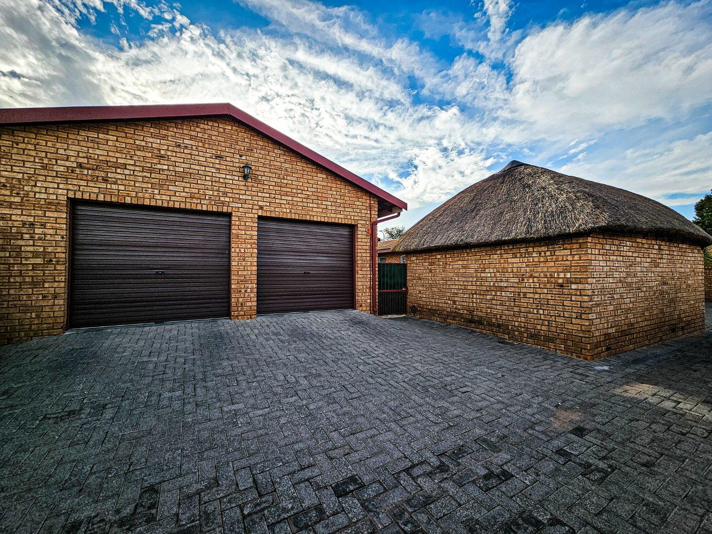 3 Bedroom Townhouse for sale in Eike Park 9 Arauna Villas / 51 Jan