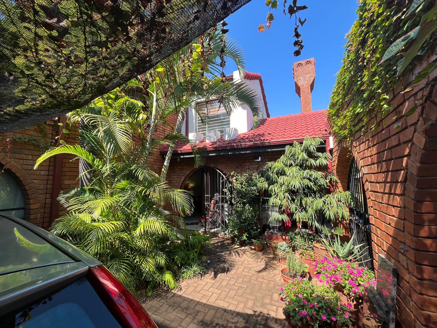 3 Bedroom Townhouse for sale in Brummeria P24114044537