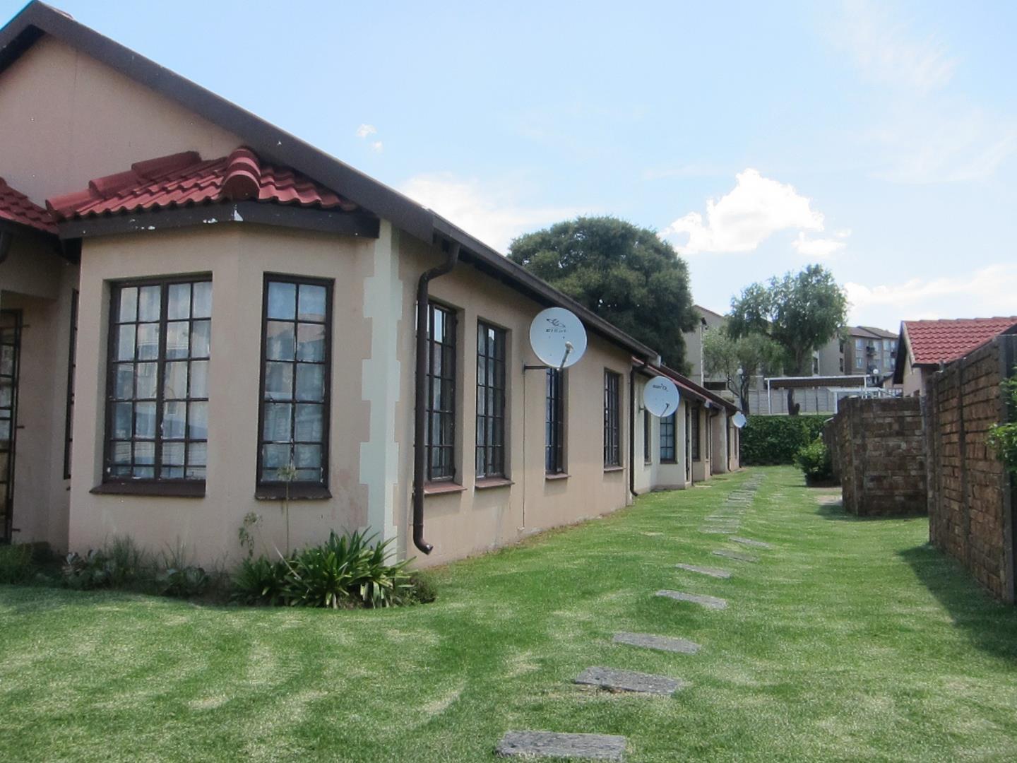 2 Bedroom Townhouse for sale in Meredale 20, 6 Houtkapper Street