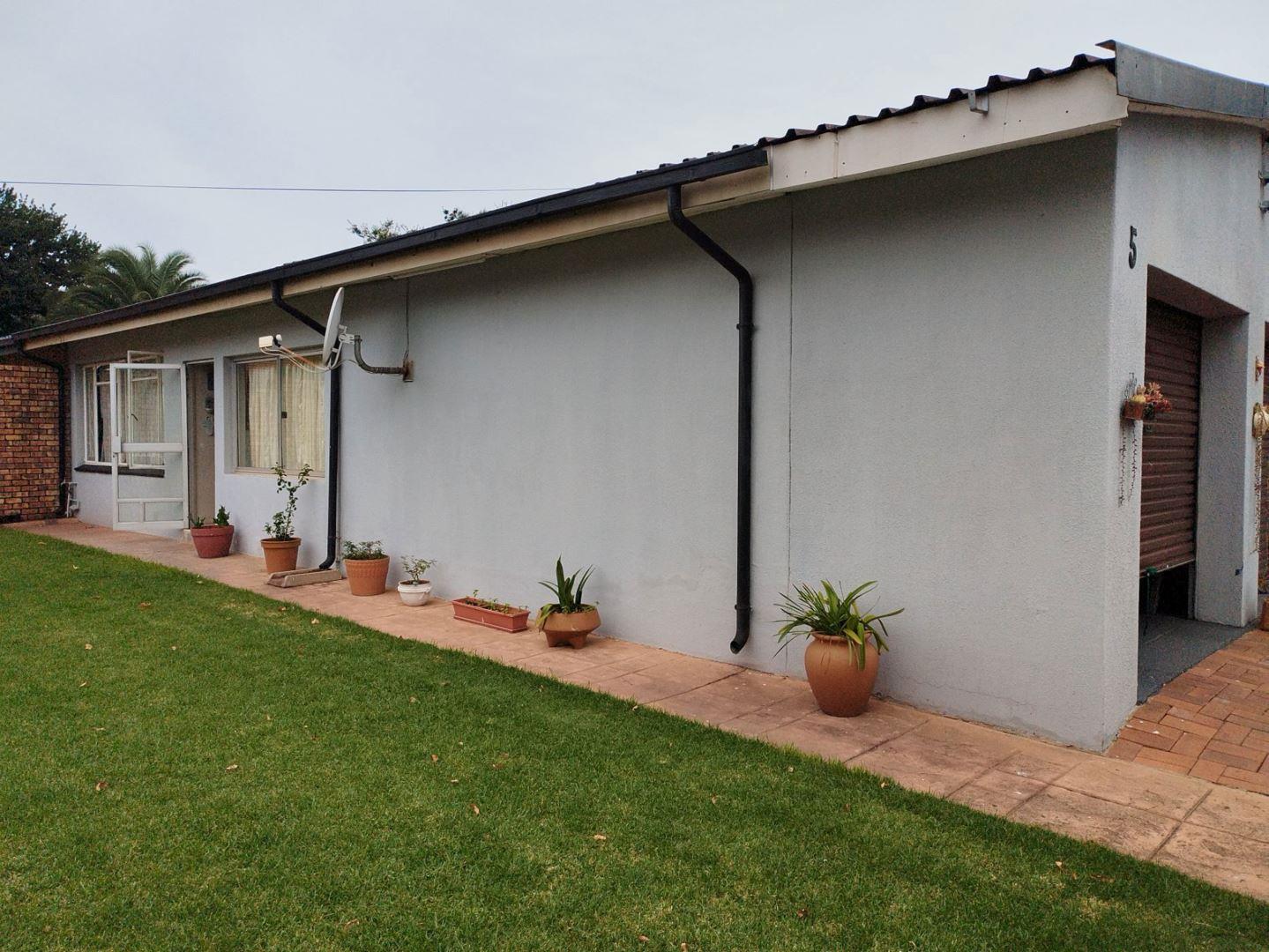 2 Bedroom Townhouse for sale in Ferryvale P24114046211