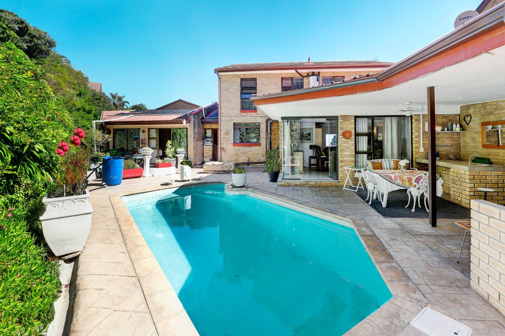 4 Bedroom House for sale in Selbourne P24114046563