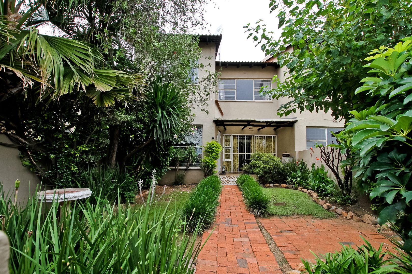 3 Bedroom Townhouse for sale in Corlett Gardens P24114046572