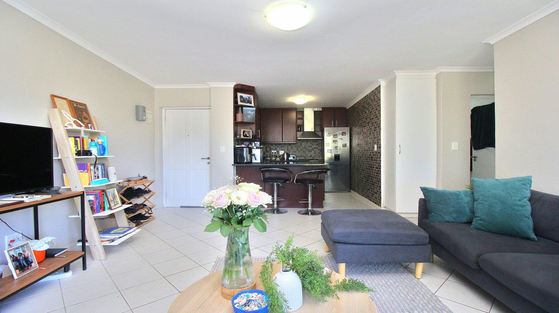 2 Bedroom Apartment / flat for sale in Somerset West Mall Triangle
