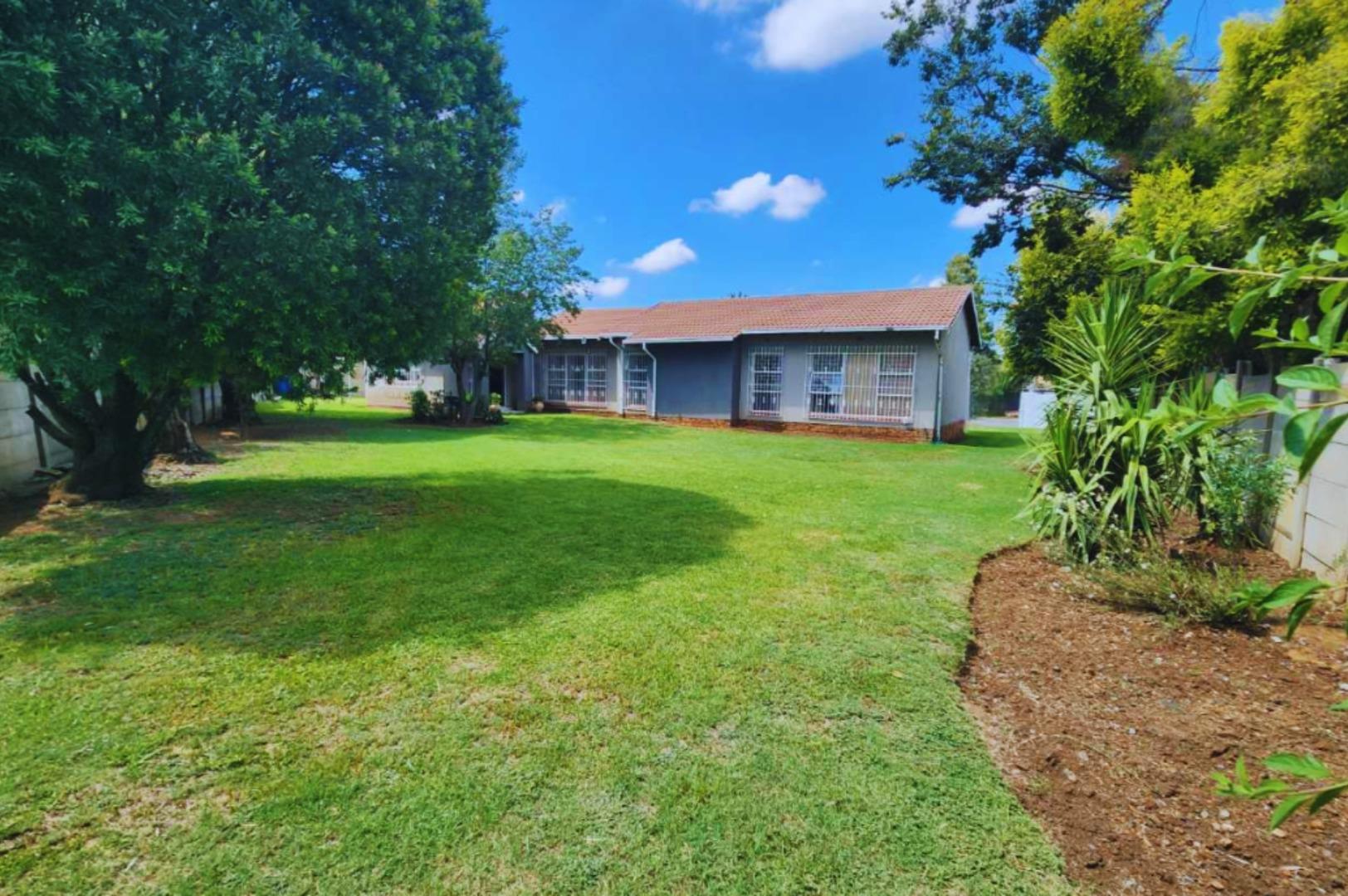 3 Bedroom House for sale in Brackendowns P24114047636