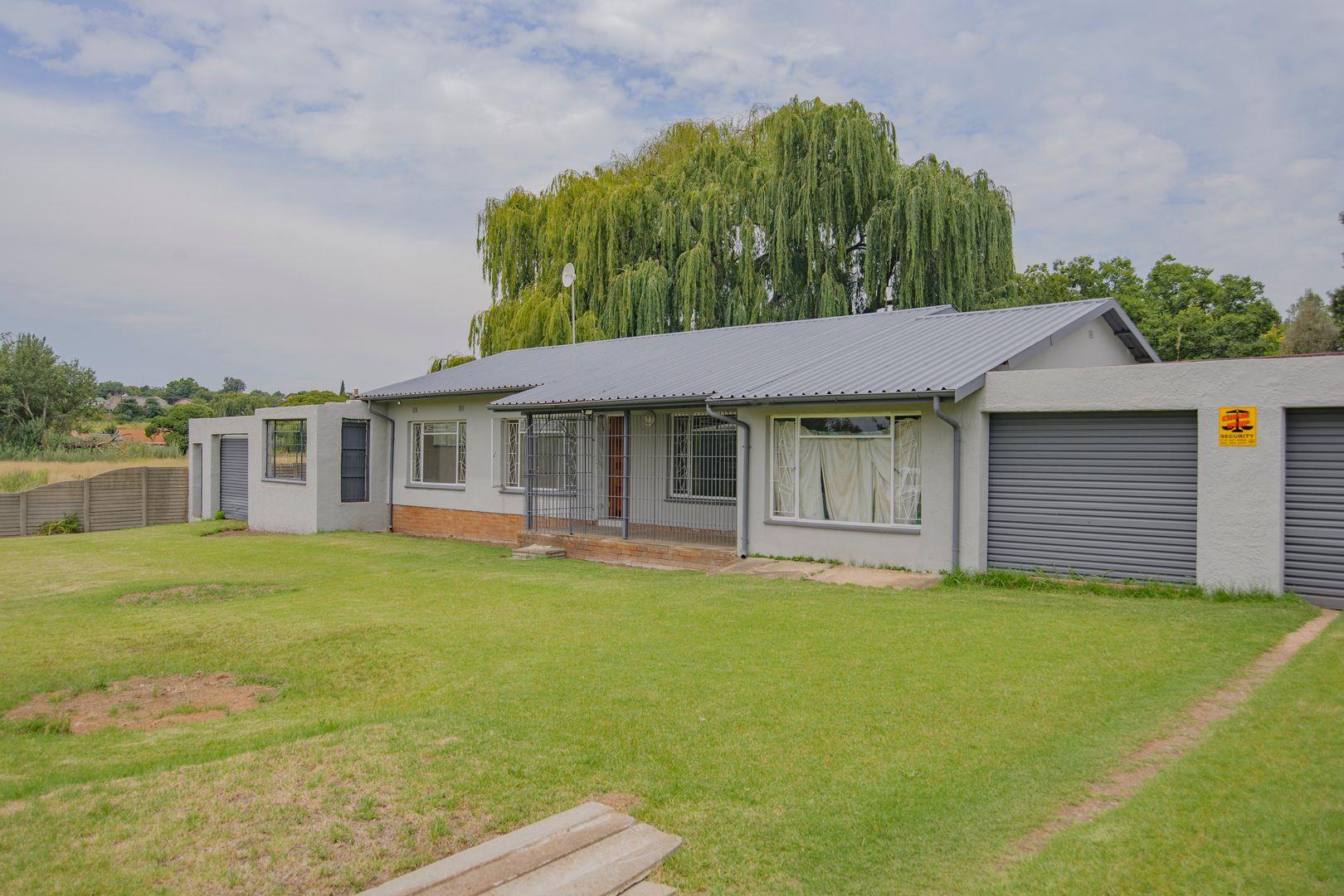 3 Bedroom House for sale in Rensburg P24114047907