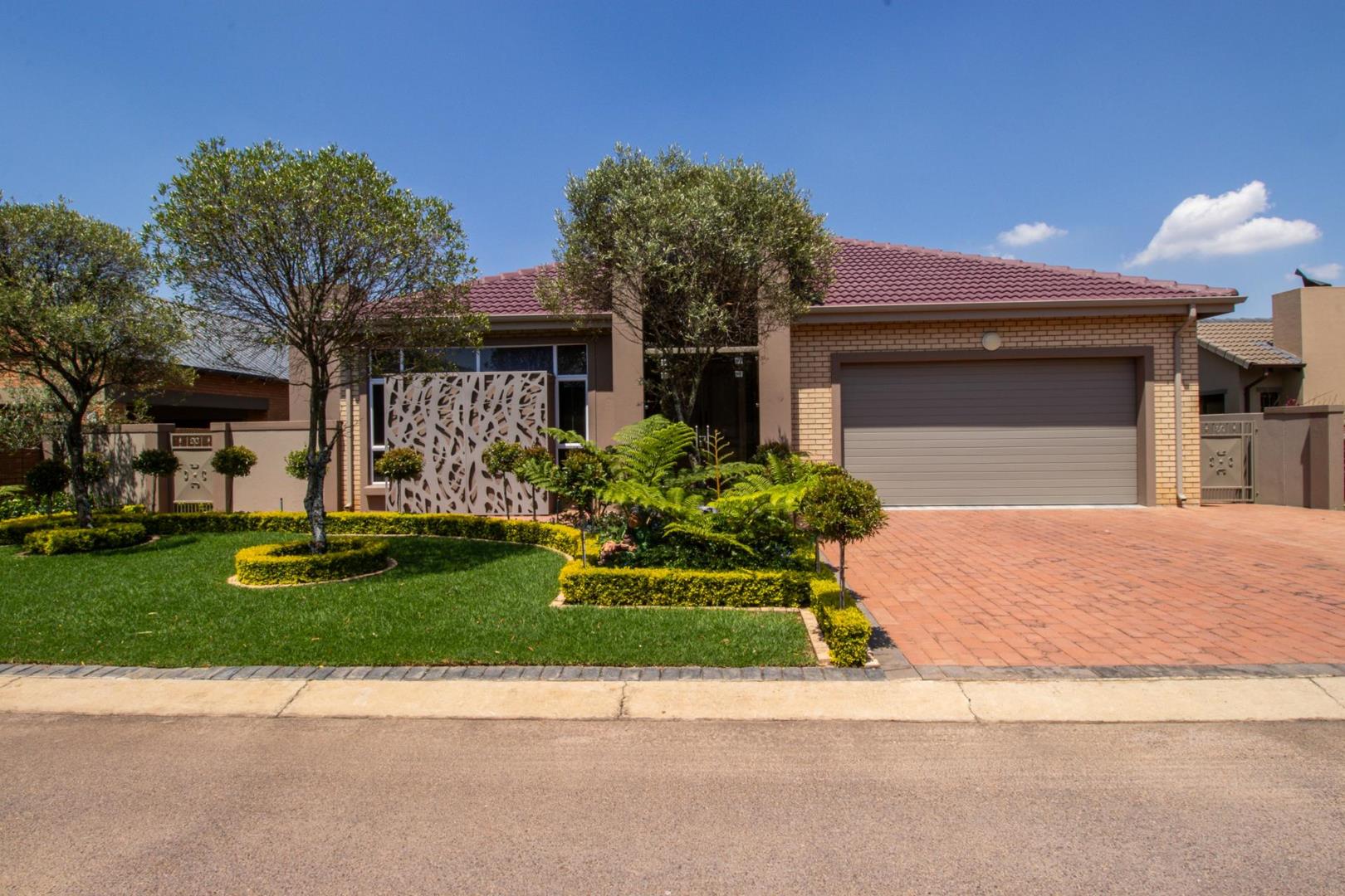 3 Bedroom House for sale in Retire at Midstream P24114048458