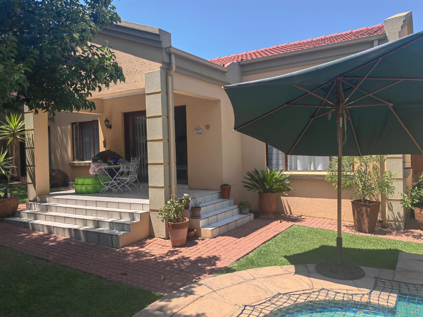 3 Bedroom House for sale in Douglasdale P24113840351