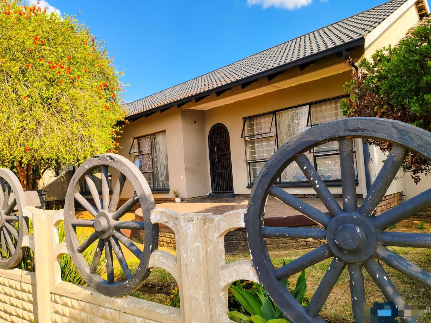 3 Bedroom House for sale in Geluksdal P24114049289