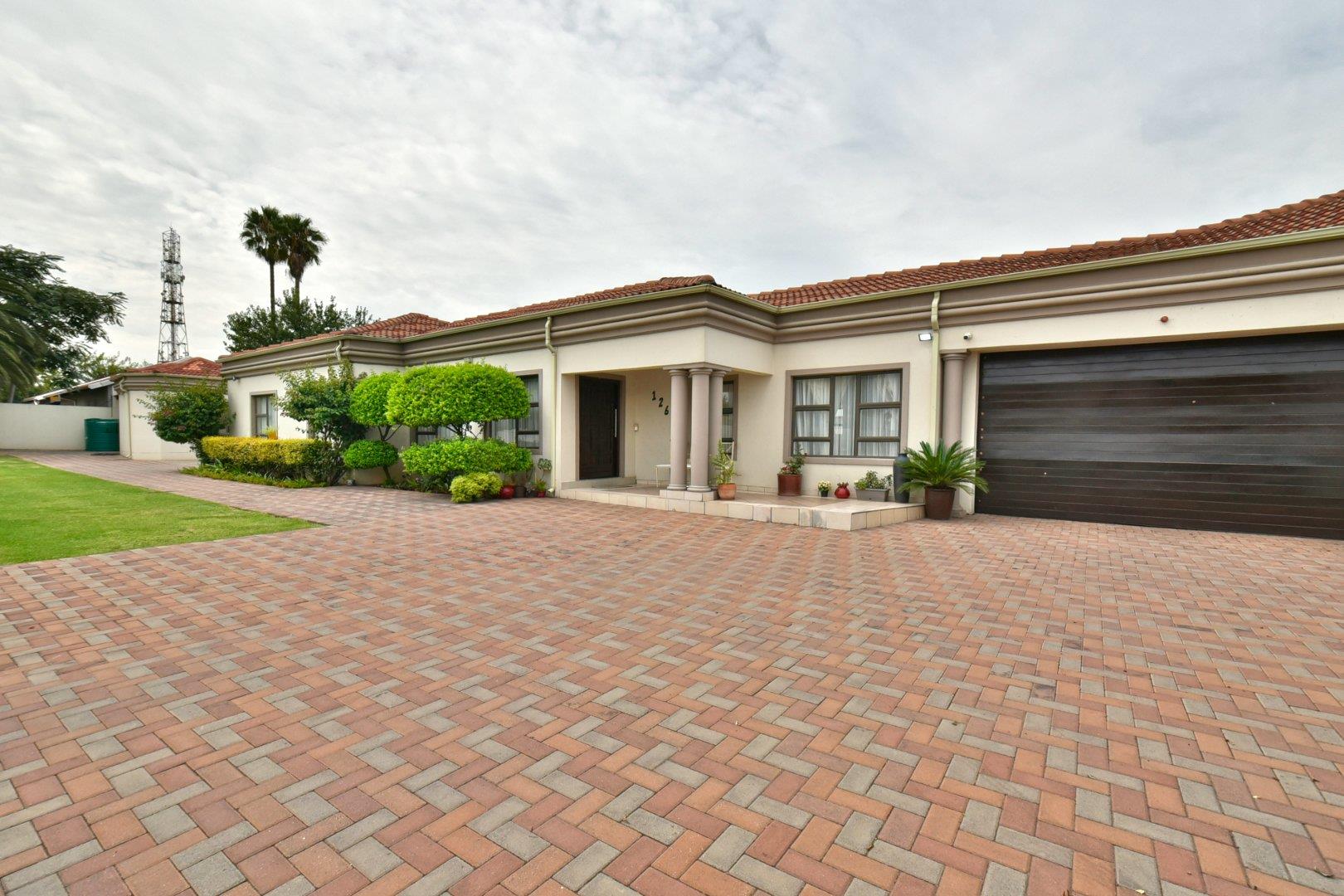 5 Bedroom House for sale in Leondale P24114047258