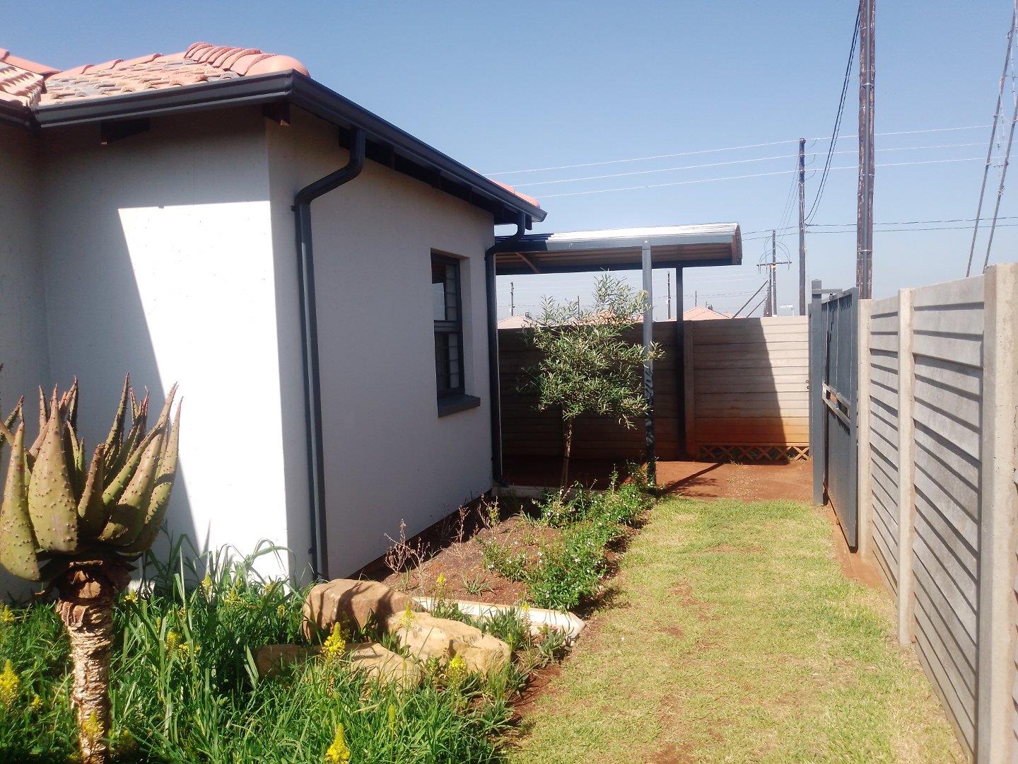 3 Bedroom House for sale in Diepkloof Zone 4 P24114049891