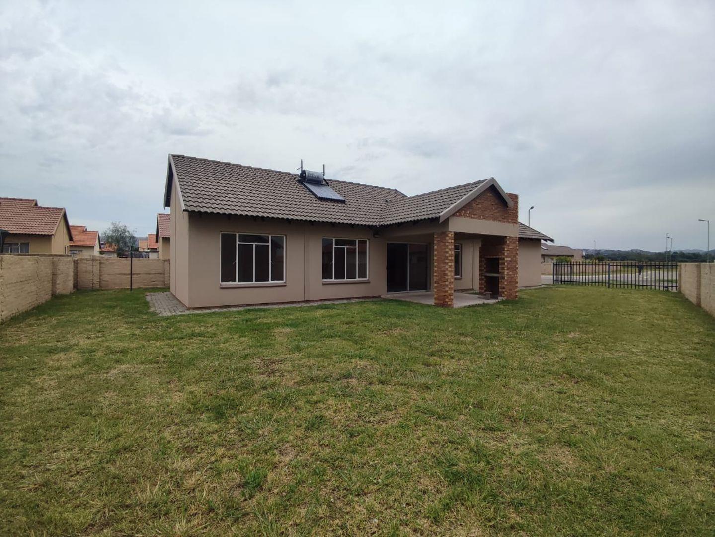 3 Bedroom House for sale in Waterkloof Hill Estate P24114051035
