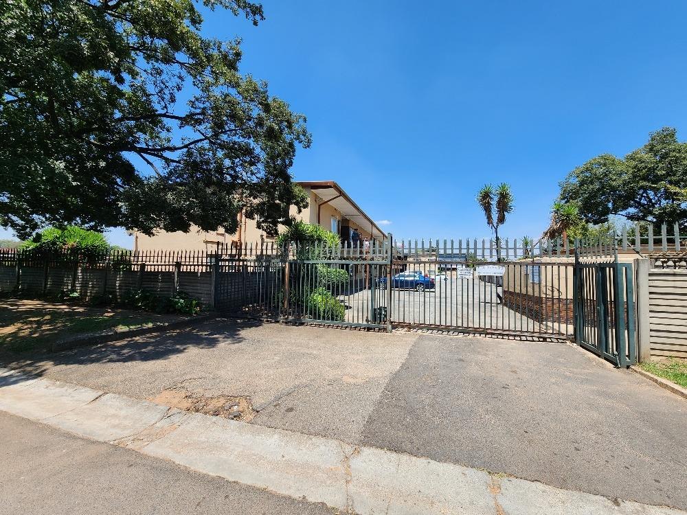 2 Bedroom Apartment / flat for sale in Wychwood P24114052423